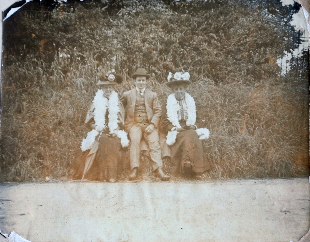 Agnes and Nellie Fortesue